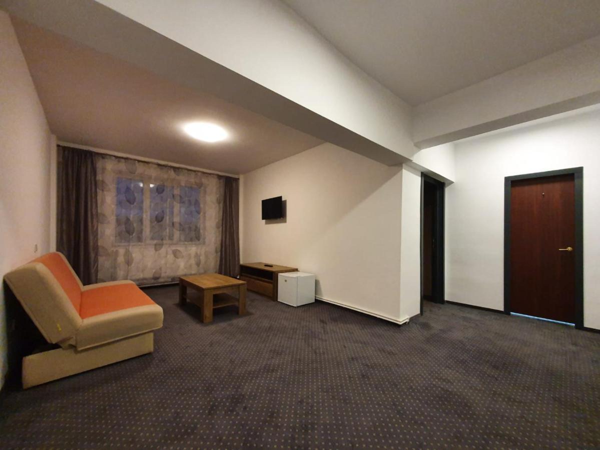 Petrosani Camere De Inchiriat - Hotel Petroshani Srl Εξωτερικό φωτογραφία