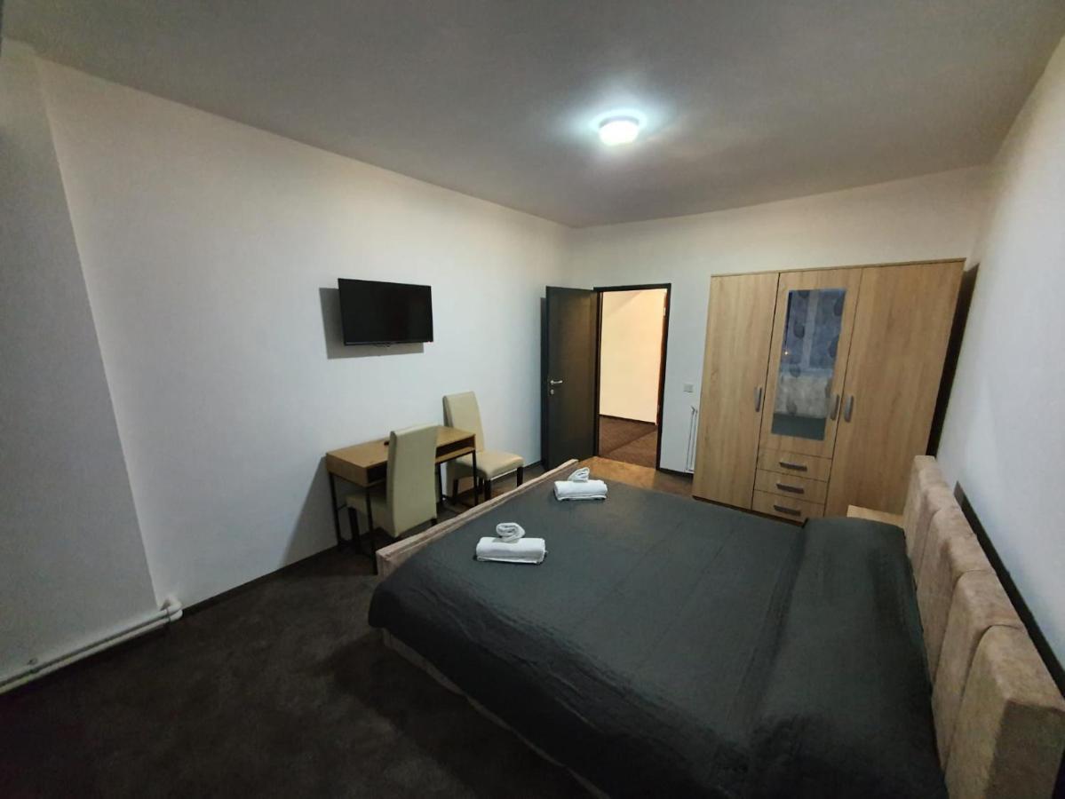 Petrosani Camere De Inchiriat - Hotel Petroshani Srl Εξωτερικό φωτογραφία