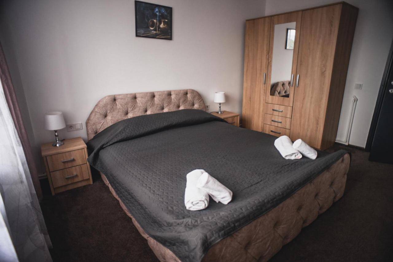 Petrosani Camere De Inchiriat - Hotel Petroshani Srl Εξωτερικό φωτογραφία