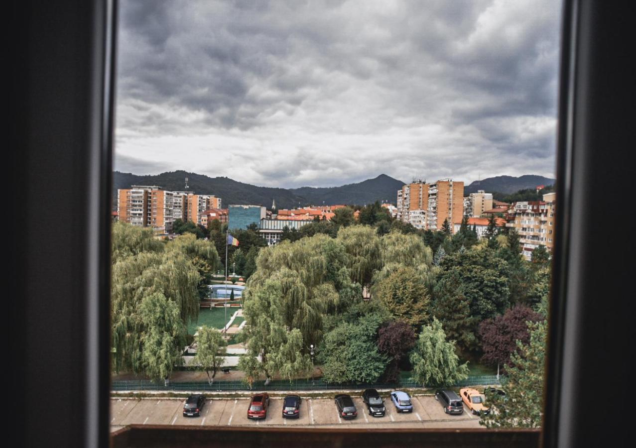 Petrosani Camere De Inchiriat - Hotel Petroshani Srl Εξωτερικό φωτογραφία