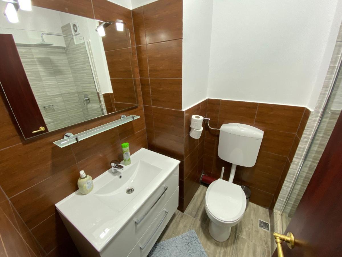 Petrosani Camere De Inchiriat - Hotel Petroshani Srl Εξωτερικό φωτογραφία