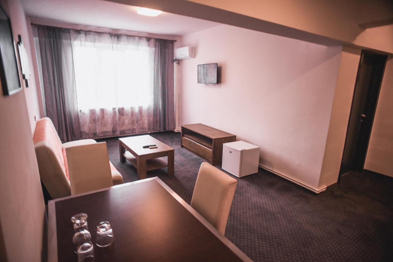 Petrosani Camere De Inchiriat - Hotel Petroshani Srl Εξωτερικό φωτογραφία
