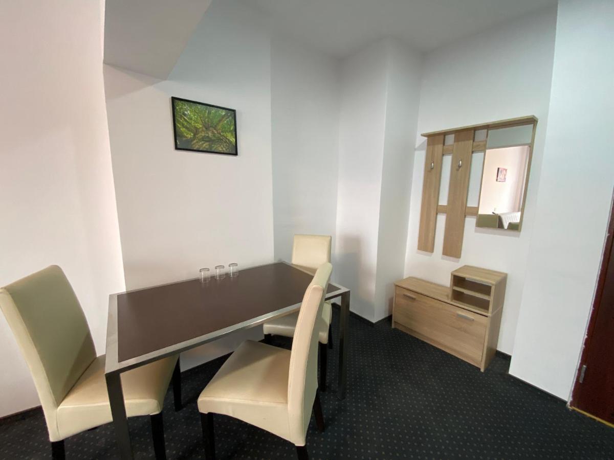 Petrosani Camere De Inchiriat - Hotel Petroshani Srl Εξωτερικό φωτογραφία