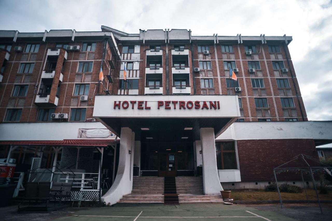 Petrosani Camere De Inchiriat - Hotel Petroshani Srl Εξωτερικό φωτογραφία