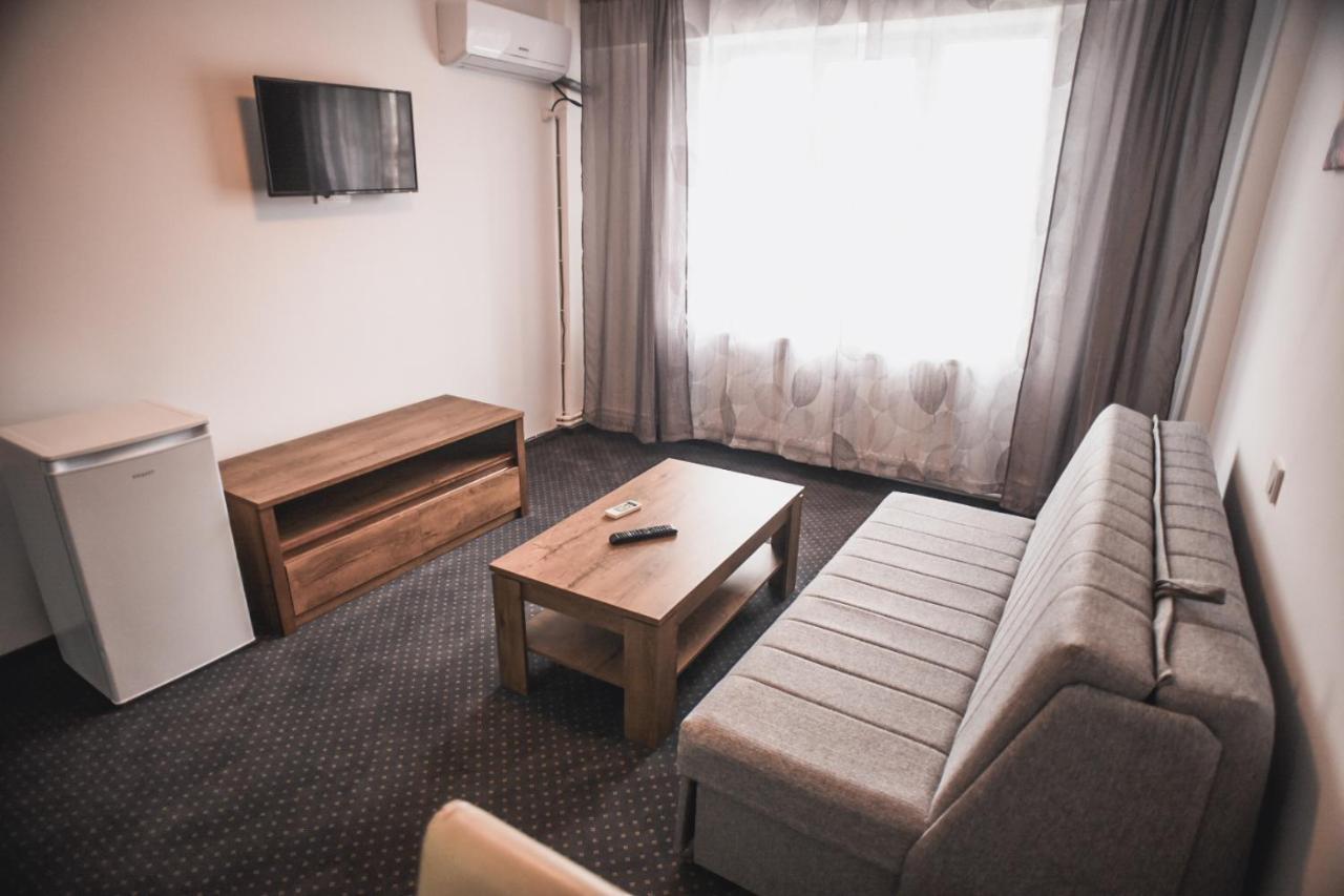 Petrosani Camere De Inchiriat - Hotel Petroshani Srl Εξωτερικό φωτογραφία
