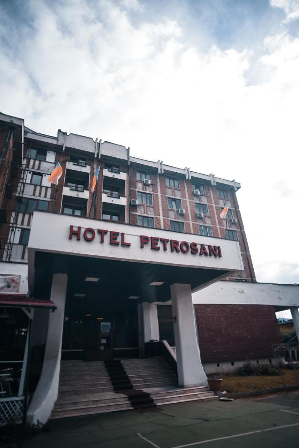 Petrosani Camere De Inchiriat - Hotel Petroshani Srl Εξωτερικό φωτογραφία