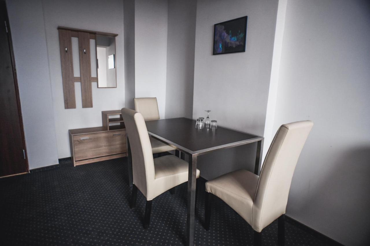 Petrosani Camere De Inchiriat - Hotel Petroshani Srl Εξωτερικό φωτογραφία