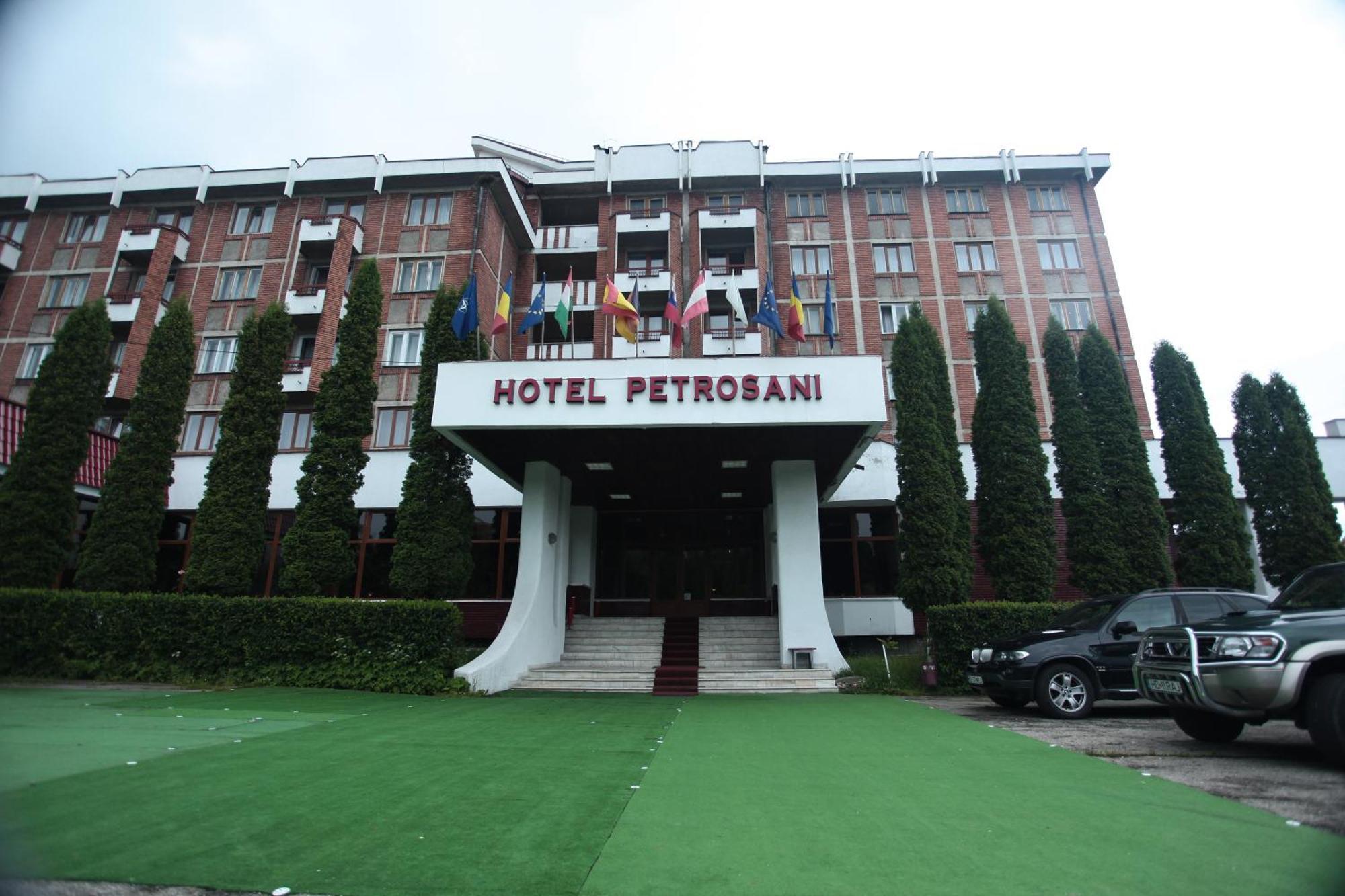Petrosani Camere De Inchiriat - Hotel Petroshani Srl Εξωτερικό φωτογραφία