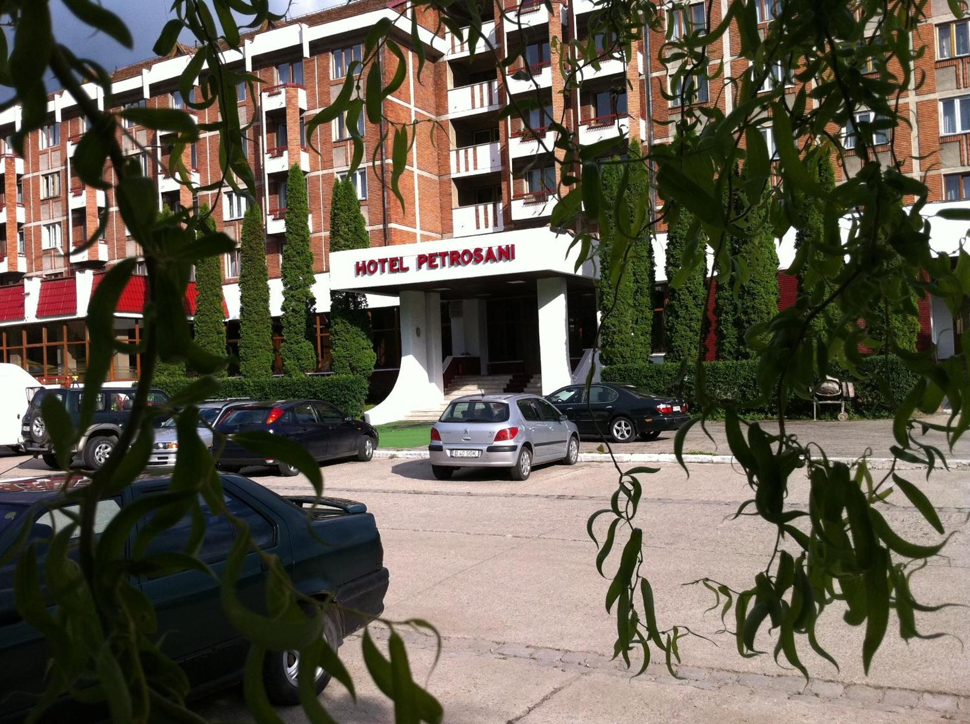 Petrosani Camere De Inchiriat - Hotel Petroshani Srl Εξωτερικό φωτογραφία
