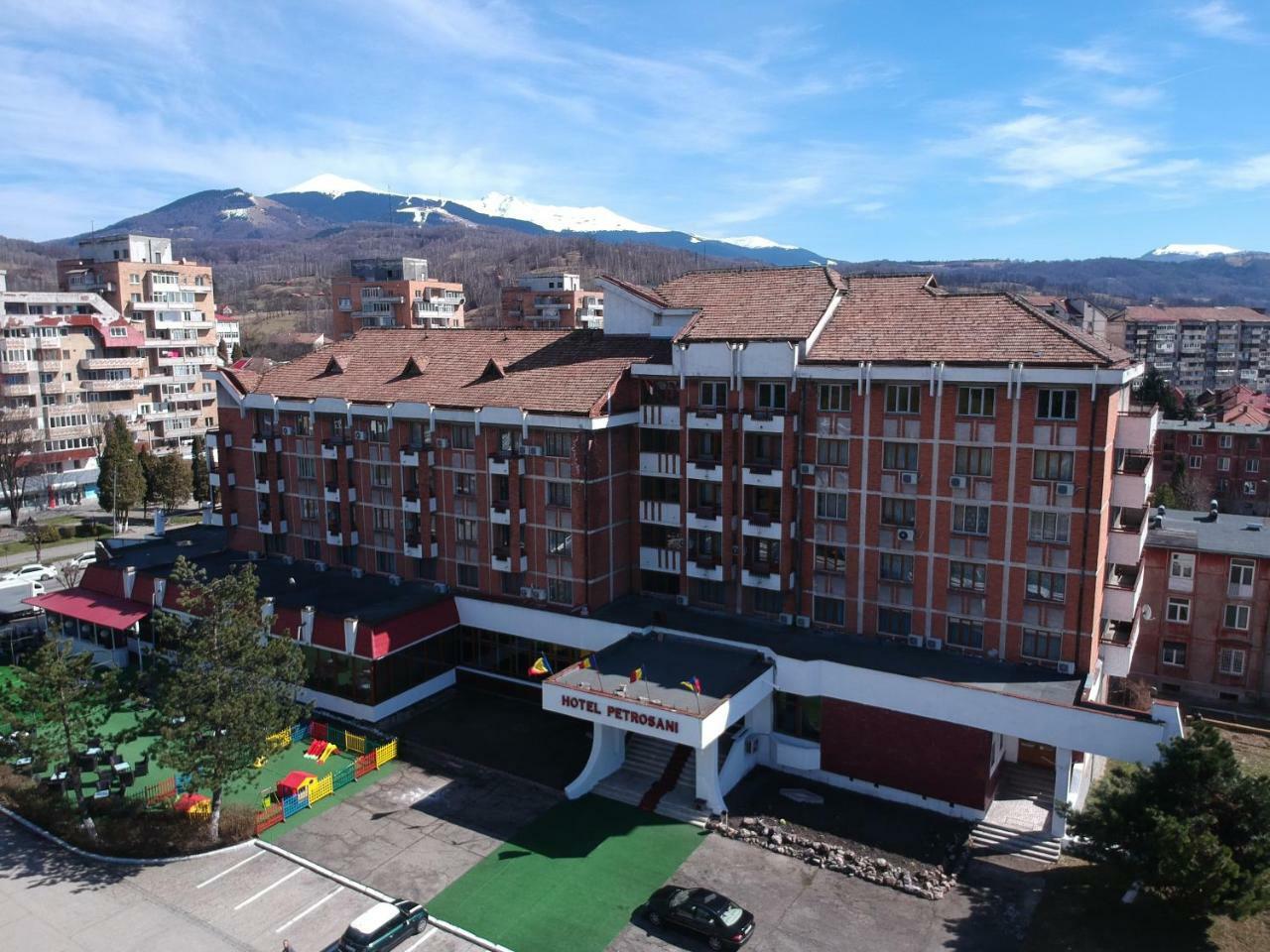 Petrosani Camere De Inchiriat - Hotel Petroshani Srl Εξωτερικό φωτογραφία